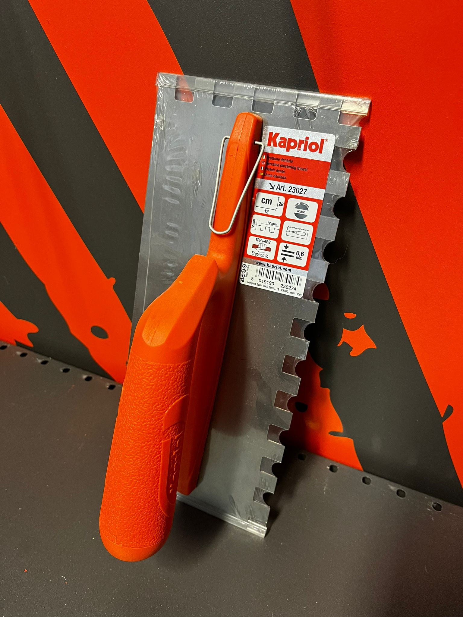 KAPRIOL GLADILICA INOX NAZUBLJENA 12X28/12 PVC DRŠKA